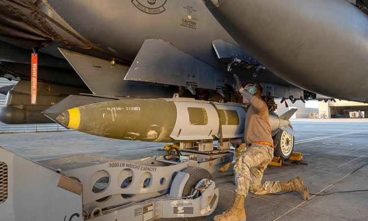 US hits ISIS in Syria with  large retaliatory strikes